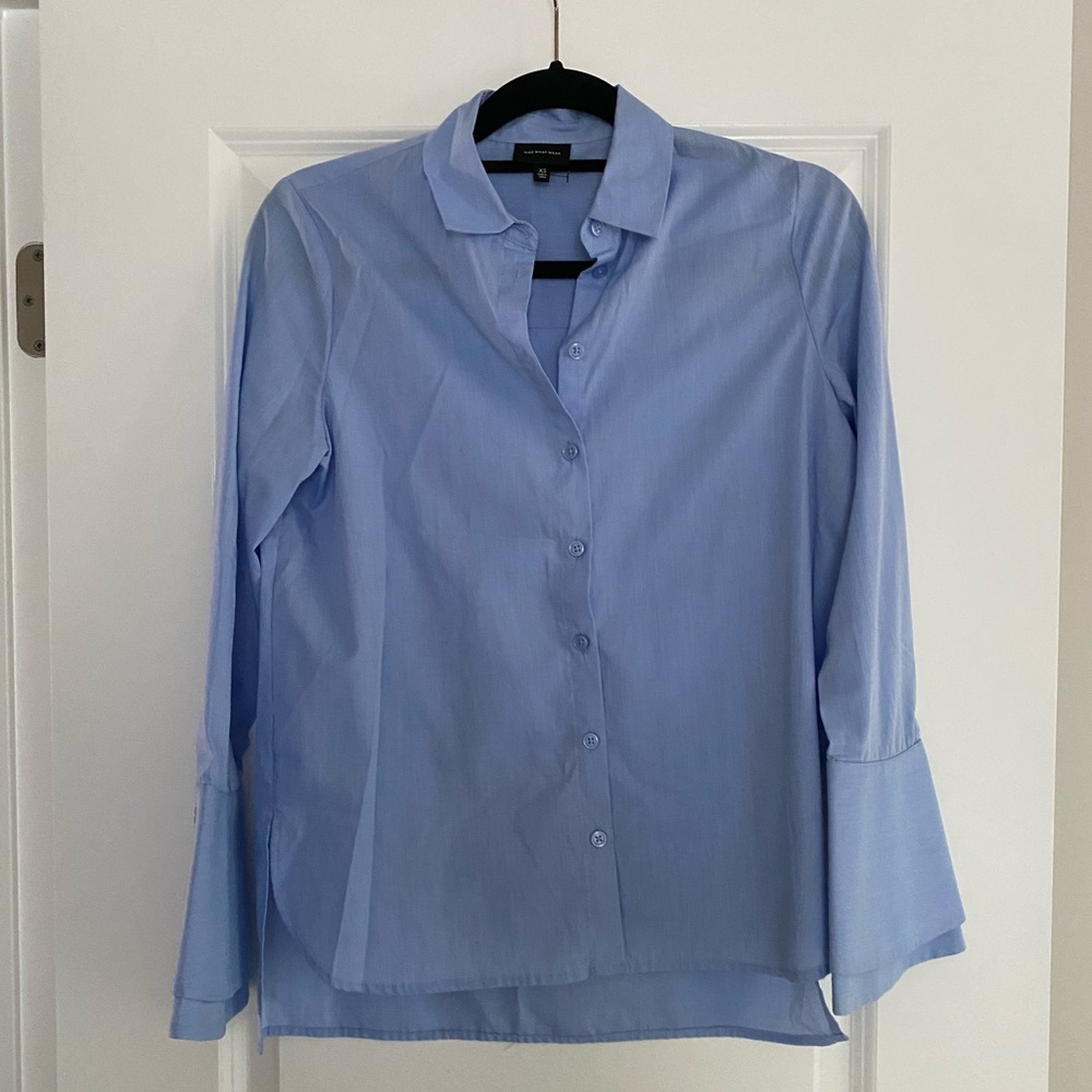 Blue collared dress shirt with bell sleeve - XS